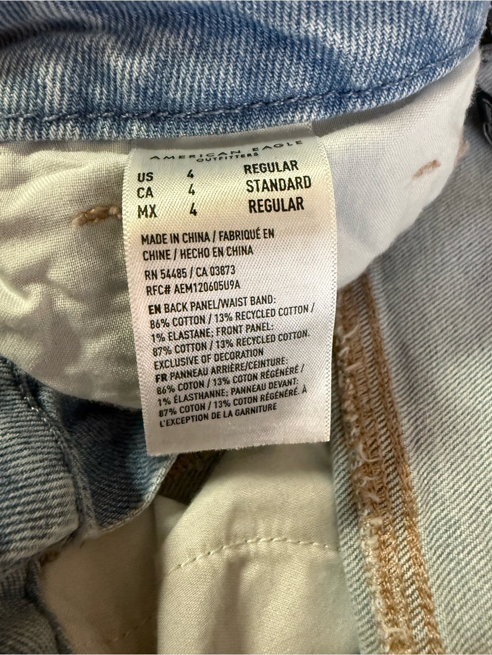 American Eagle Strigid Curvy Ripped Mom Jean - Size 4 - NWT - Picture 4 of 4